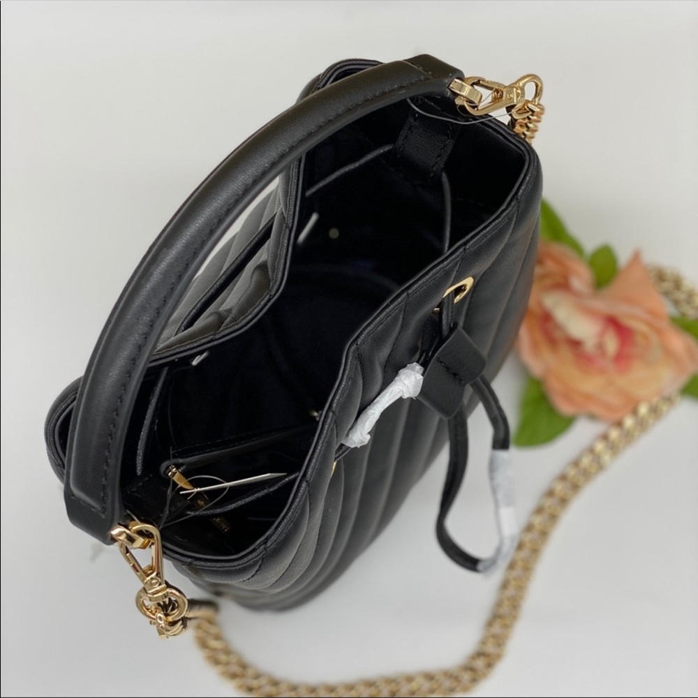 MICHAEL KORS SMALL BUCKET XBODY BLACK - Picture 8 of 16